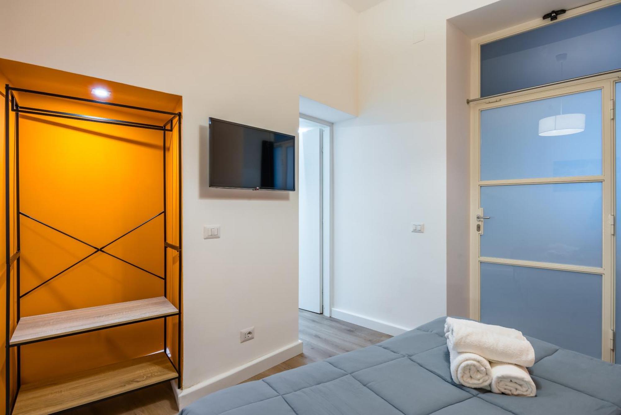 Lioy 25 By Napoliapartments Экстерьер фото